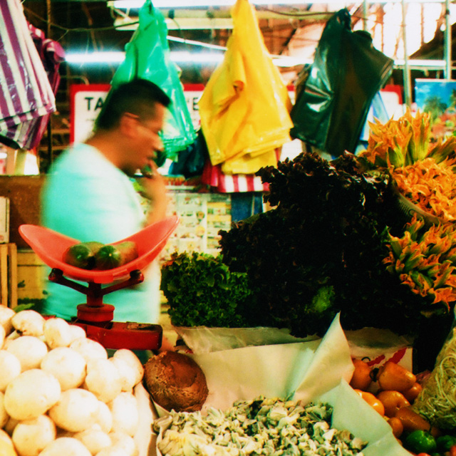 “¿Qué le damos, güera?” Los mercados están vivos y habitamos en ellos